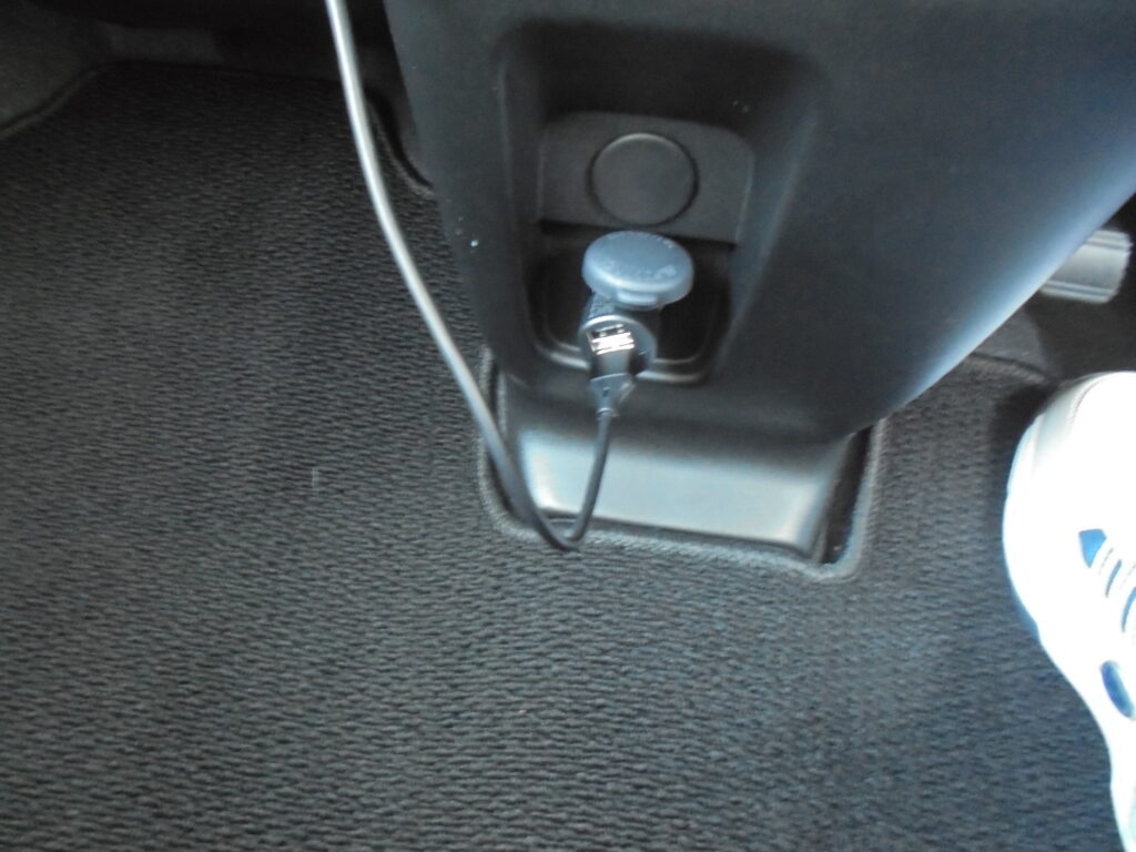 シガチャージャーにKURUFiを挿す